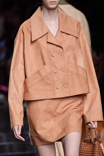 Look 64